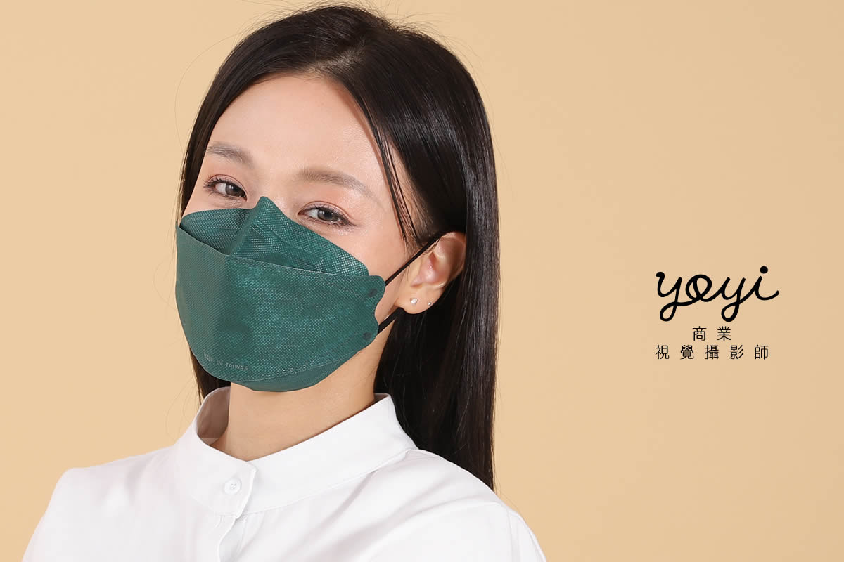 防疫用品攝影｜粉嫩色系機能口罩模特兒配戴與生活感攝影 95
