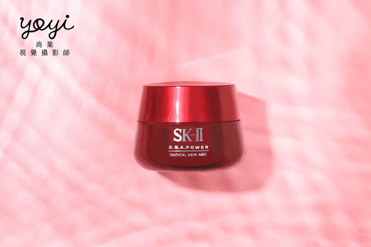 美妝保養品攝影｜紅色機能乳霜罐與粉色質感紋理美感攝影 5