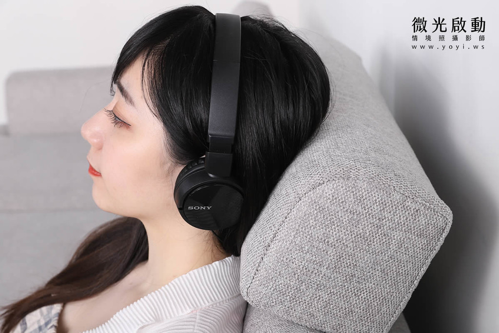 沙發商品攝影｜簡約風布沙發模特兒居家情境攝影 5