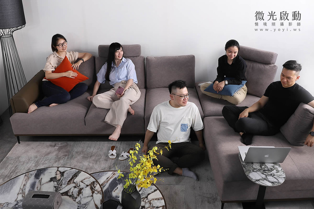 沙發商品攝影｜簡約風布沙發模特兒居家情境攝影 25