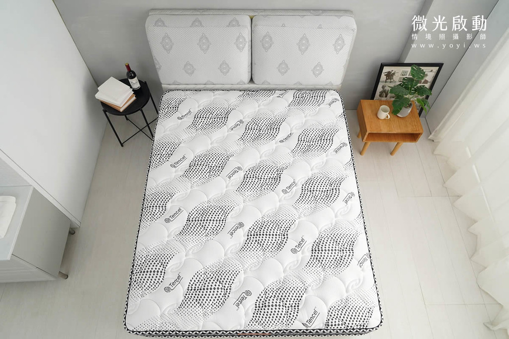 床墊商品攝影｜高質感灰色軟包床頭與機能床墊情境攝影 15