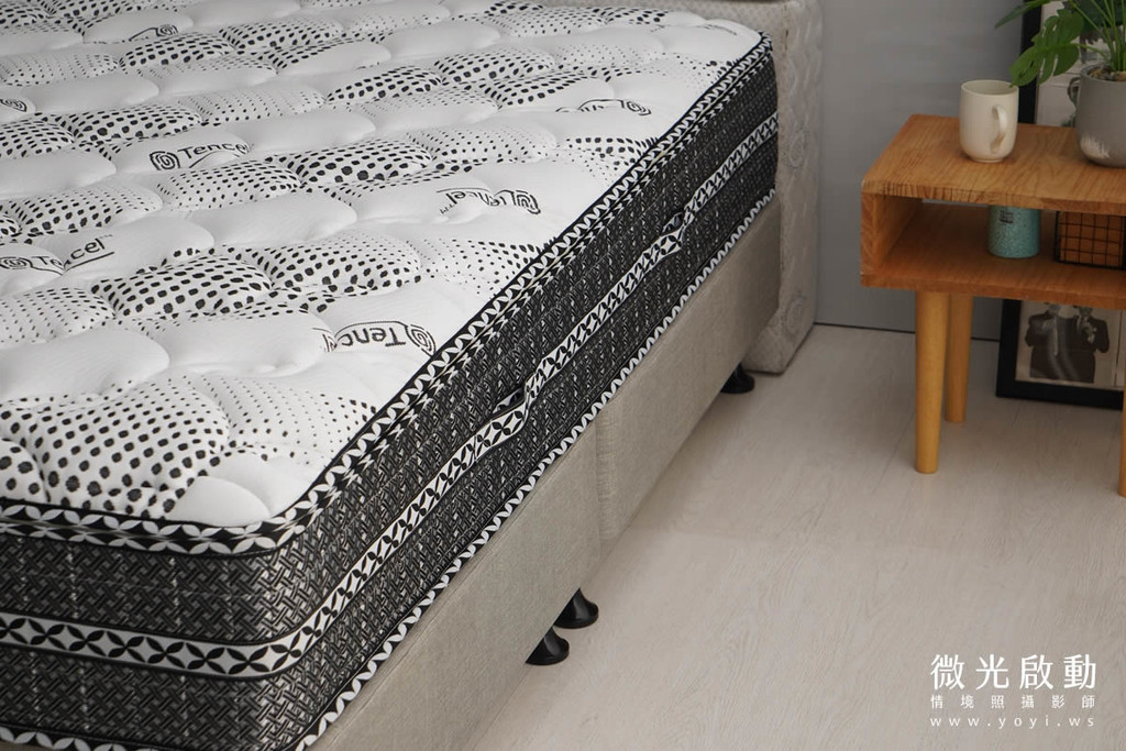 床墊商品攝影｜高質感灰色軟包床頭與機能床墊情境攝影 23