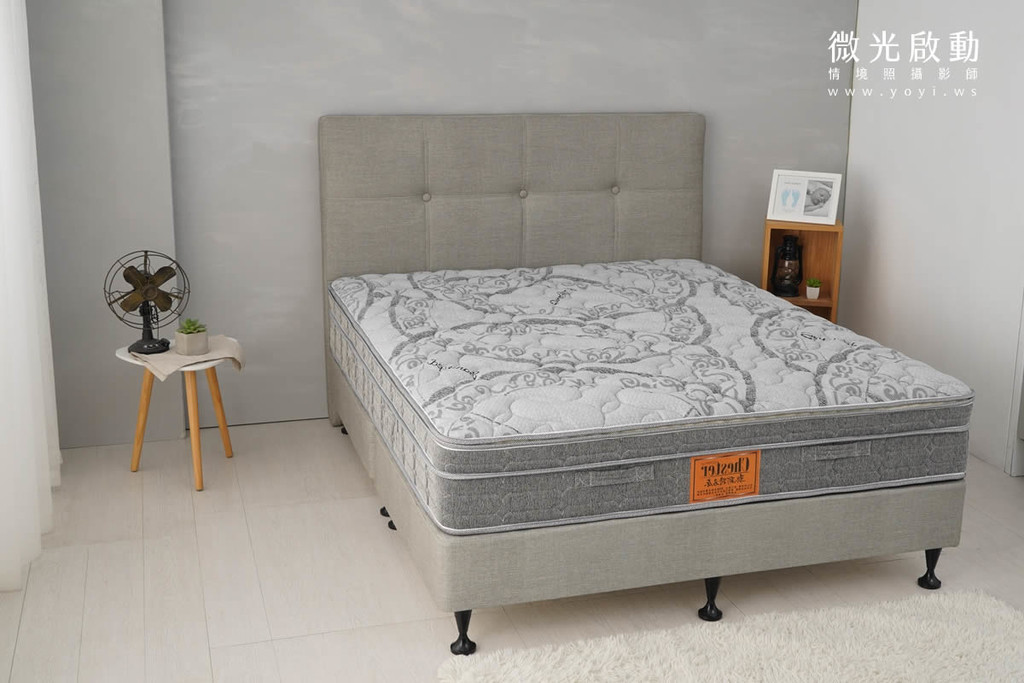 床墊商品攝影｜高質感灰色軟包床頭與機能床墊情境攝影 29