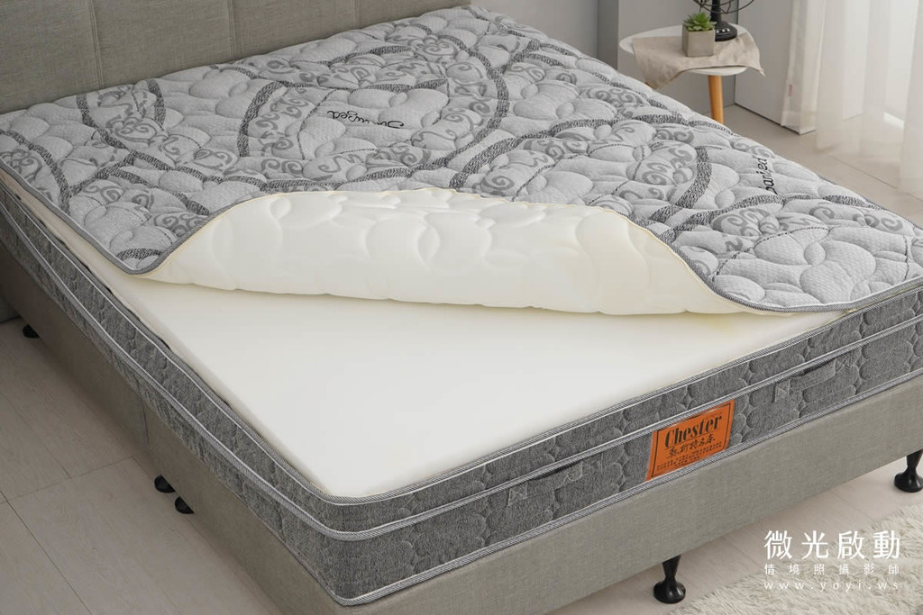床墊商品攝影｜高質感灰色軟包床頭與機能床墊情境攝影 37