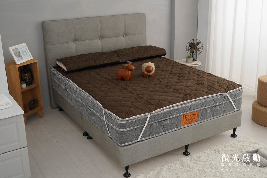 床墊商品攝影｜高質感灰色軟包床頭與機能床墊情境攝影 43