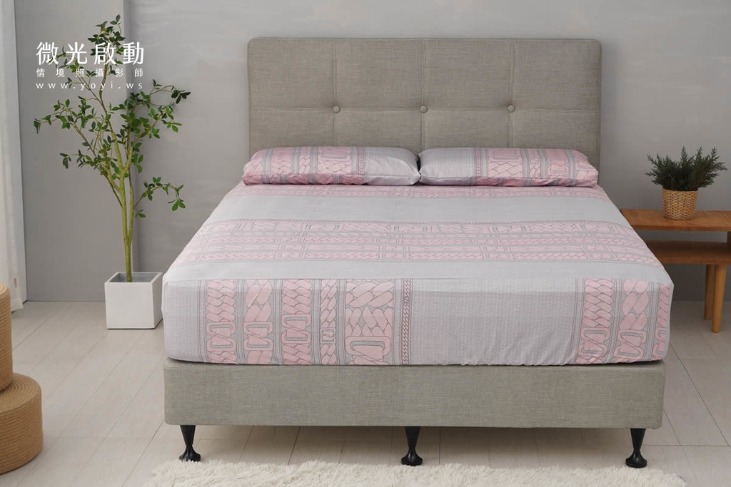床墊商品攝影｜高質感灰色軟包床頭與機能床墊情境攝影 51