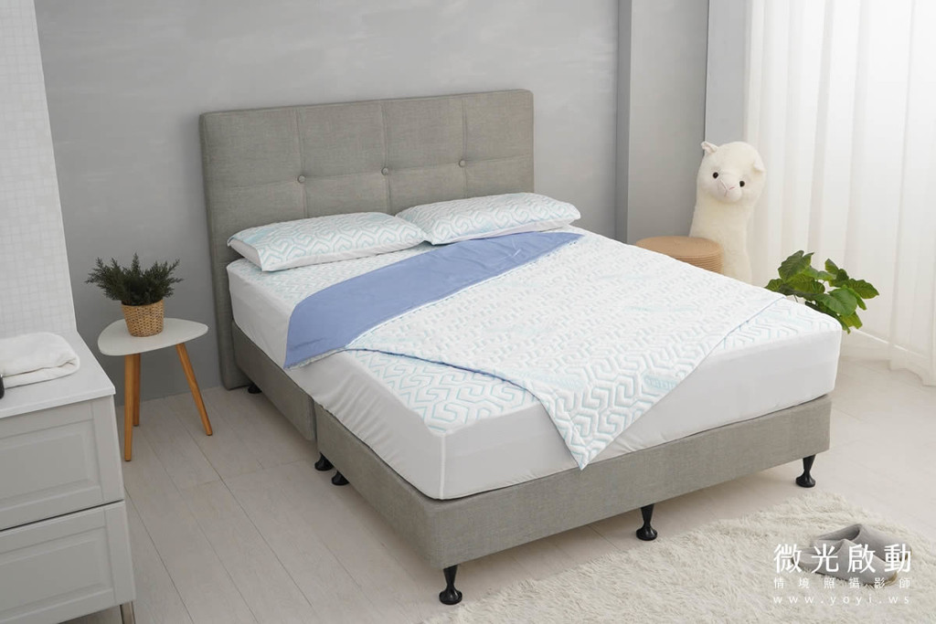 床墊商品攝影｜高質感灰色軟包床頭與機能床墊情境攝影 57