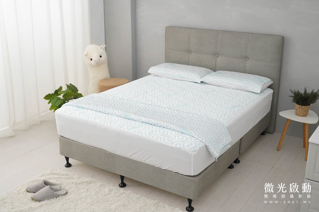 床墊商品攝影｜高質感灰色軟包床頭與機能床墊情境攝影 59