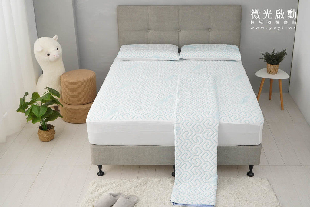 床墊商品攝影｜高質感灰色軟包床頭與機能床墊情境攝影 63