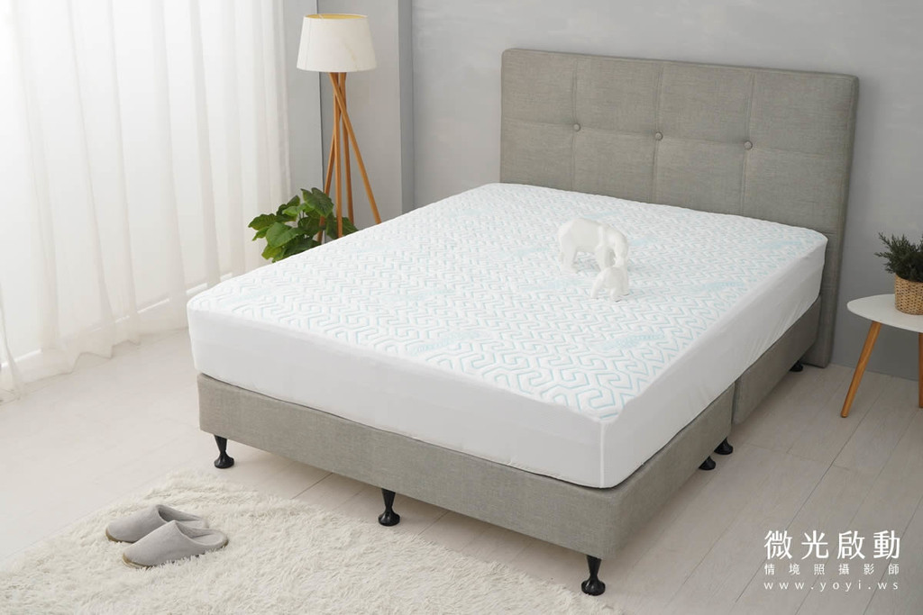 床墊商品攝影｜高質感灰色軟包床頭與機能床墊情境攝影 69