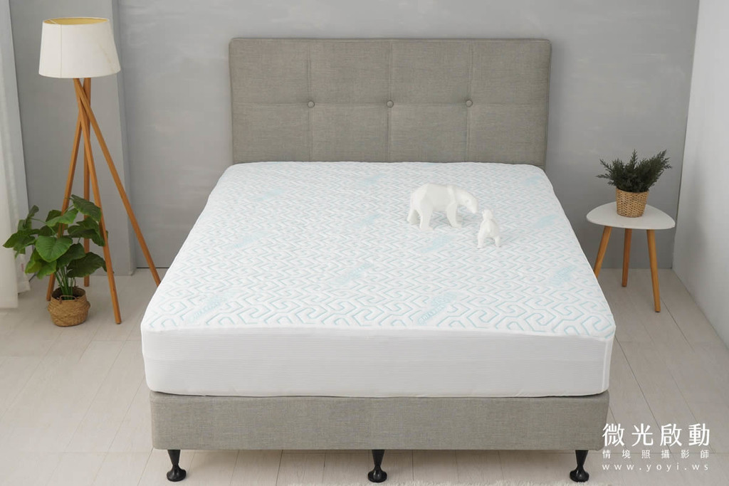 床墊商品攝影｜高質感灰色軟包床頭與機能床墊情境攝影 71