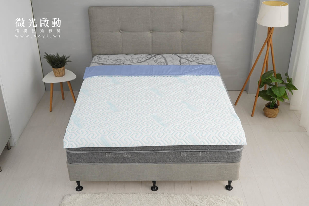 床墊商品攝影｜高質感灰色軟包床頭與機能床墊情境攝影 83