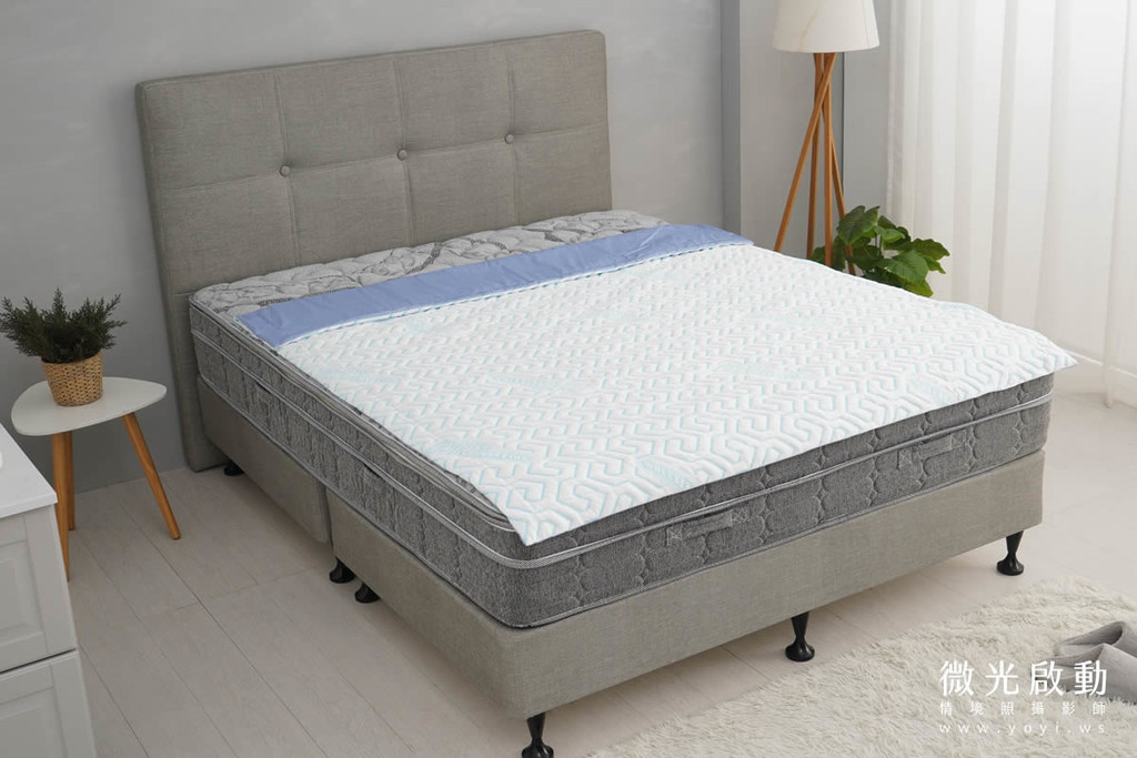 床墊商品攝影｜高質感灰色軟包床頭與機能床墊情境攝影 87