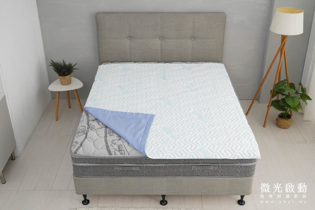床墊商品攝影｜高質感灰色軟包床頭與機能床墊情境攝影 89