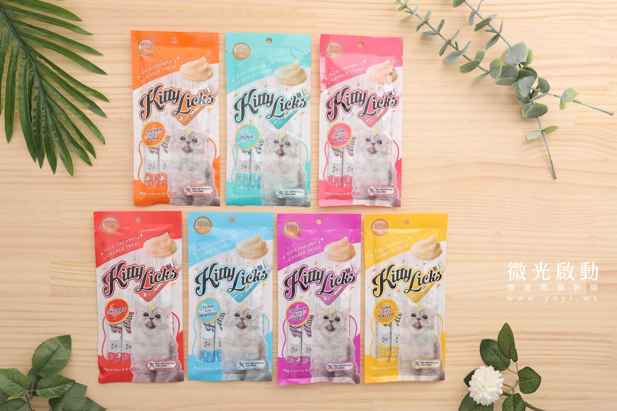 Kitty Licks貓咪肉泥攝影，多種口味包裝平拍與木紋背景
