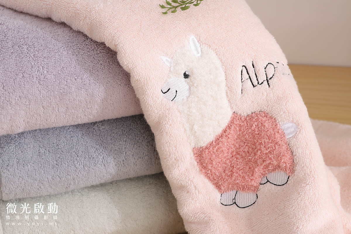 毛巾商品攝影｜親膚質感粉色浴巾模特兒親密互動攝影 25