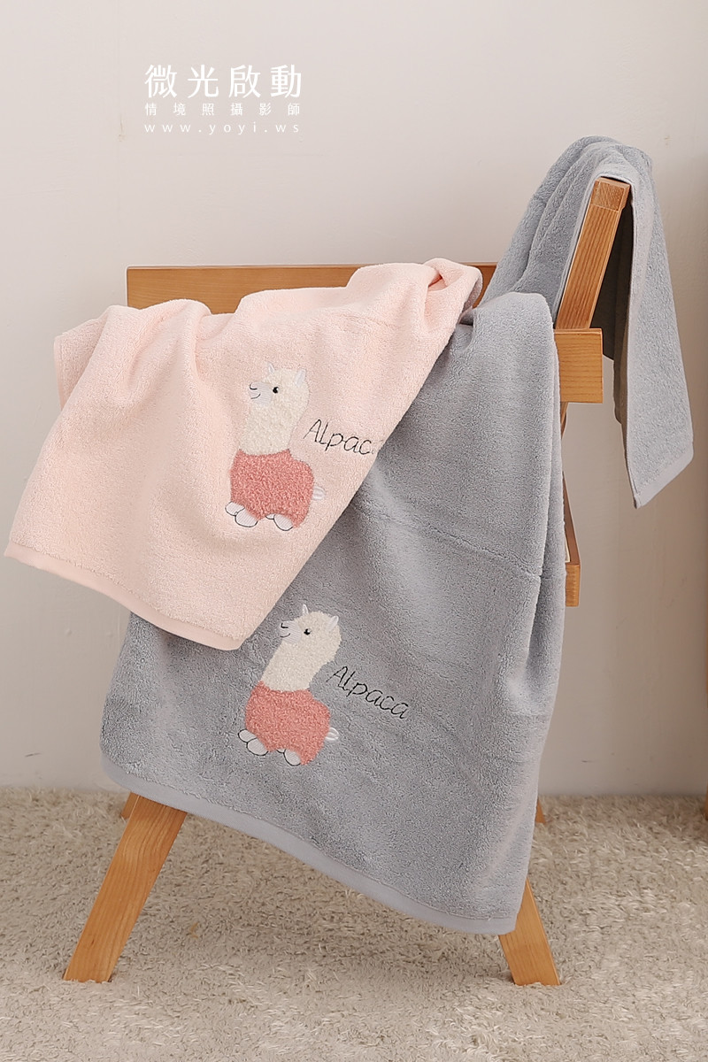 毛巾商品攝影｜親膚質感粉色浴巾模特兒親密互動攝影 47