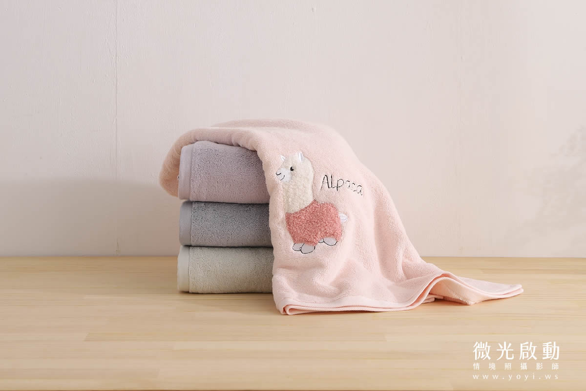 毛巾商品攝影｜親膚質感粉色浴巾模特兒親密互動攝影 77