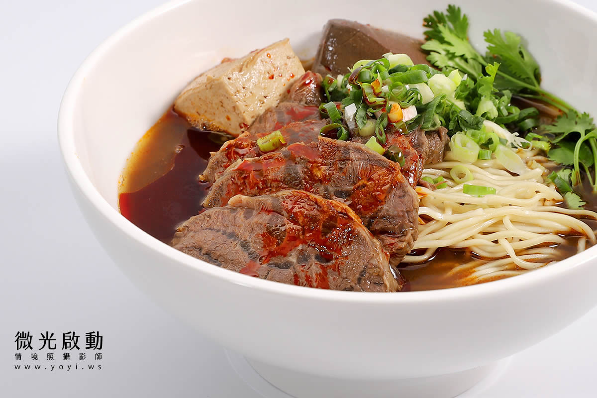 美食商品攝影｜招牌牛肉麵豐富層次美味情境攝影｜握川福 5