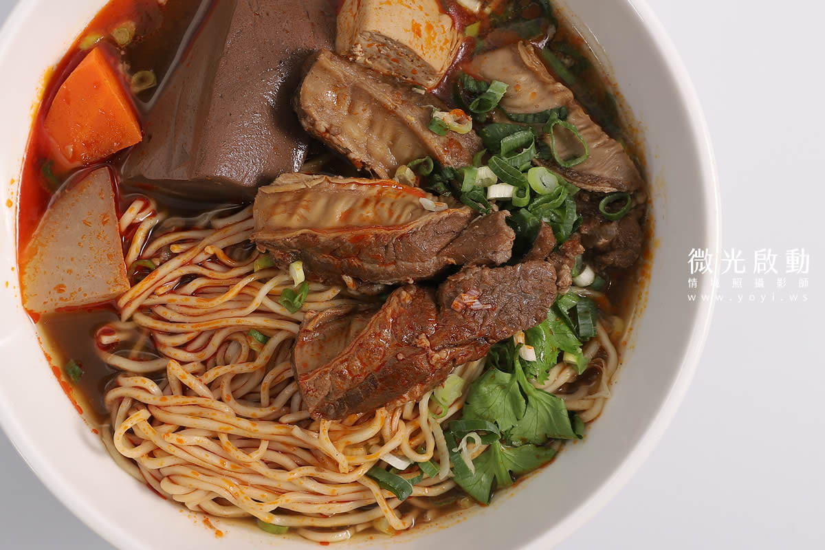 美食商品攝影｜招牌牛肉麵豐富層次美味情境攝影｜握川福 25