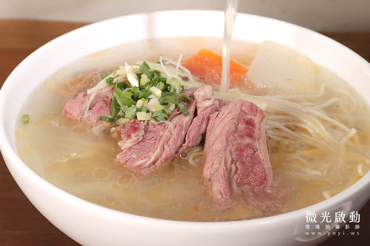 美食商品攝影｜招牌牛肉麵豐富層次美味情境攝影｜握川福 53