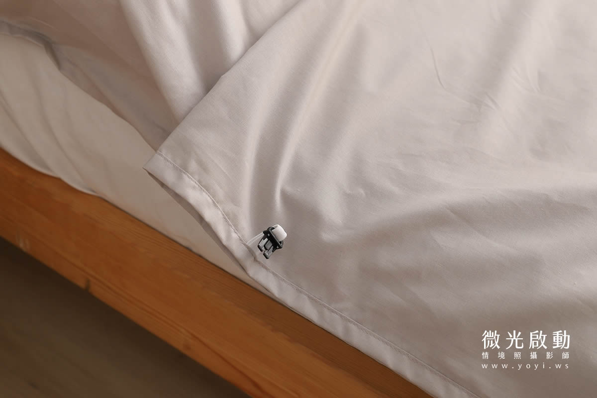 寢具商品攝影｜沉穩灰調雙人床包模特兒熟睡情境攝影 17