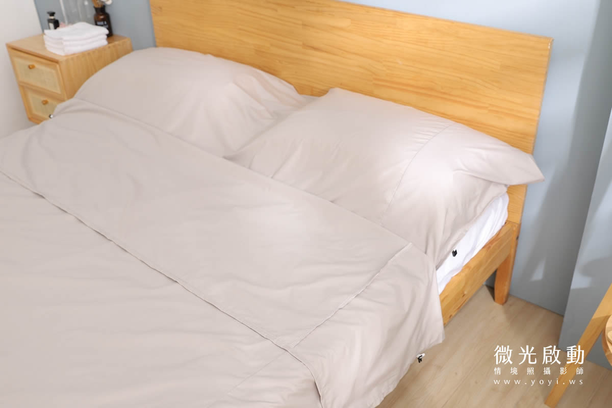 寢具商品攝影｜沉穩灰調雙人床包模特兒熟睡情境攝影 19