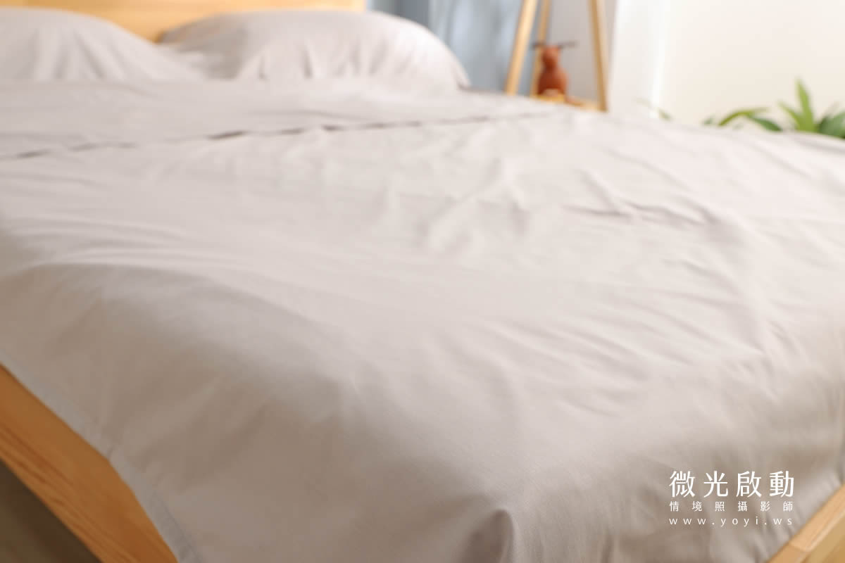 寢具商品攝影｜沉穩灰調雙人床包模特兒熟睡情境攝影 21
