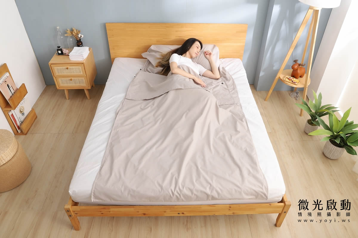 寢具商品攝影｜沉穩灰調雙人床包模特兒熟睡情境攝影 63