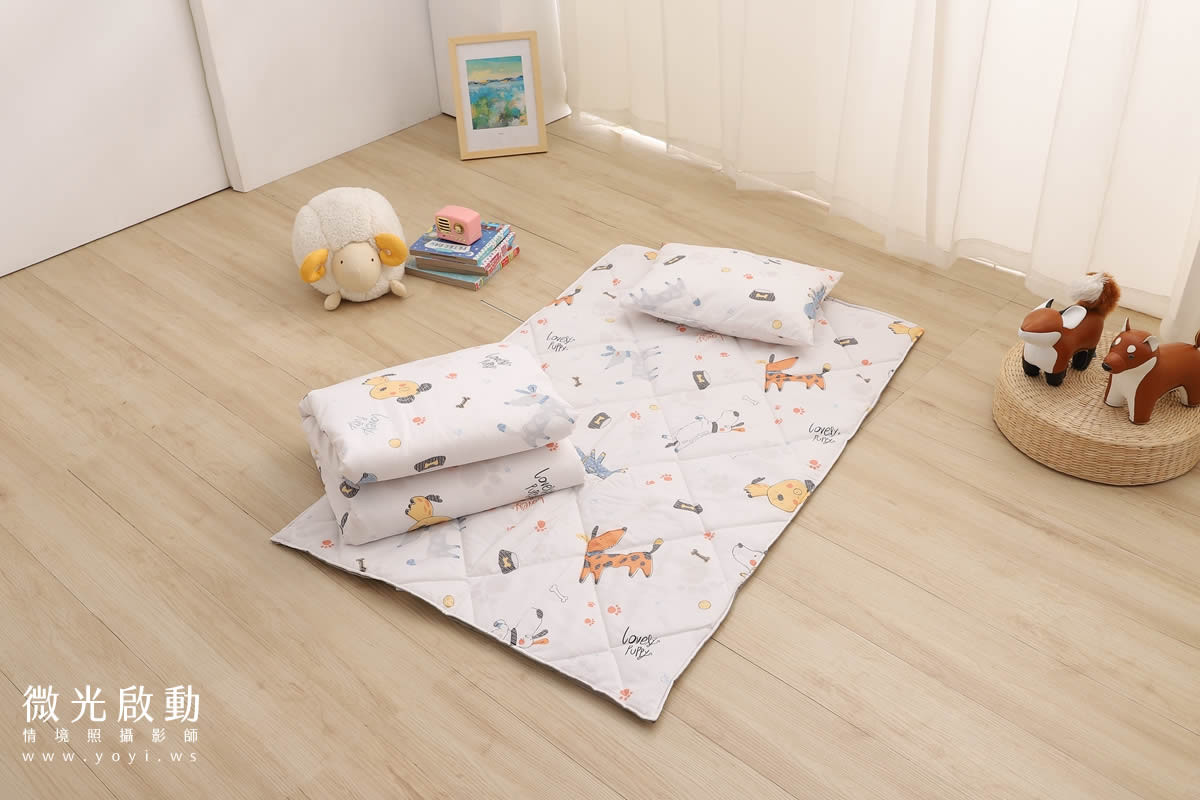 兒童寢具攝影｜粉柔小花圖騰涼被兒童熟睡情境攝影 15