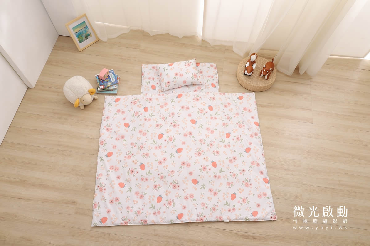 兒童寢具攝影｜粉柔小花圖騰涼被兒童熟睡情境攝影 21