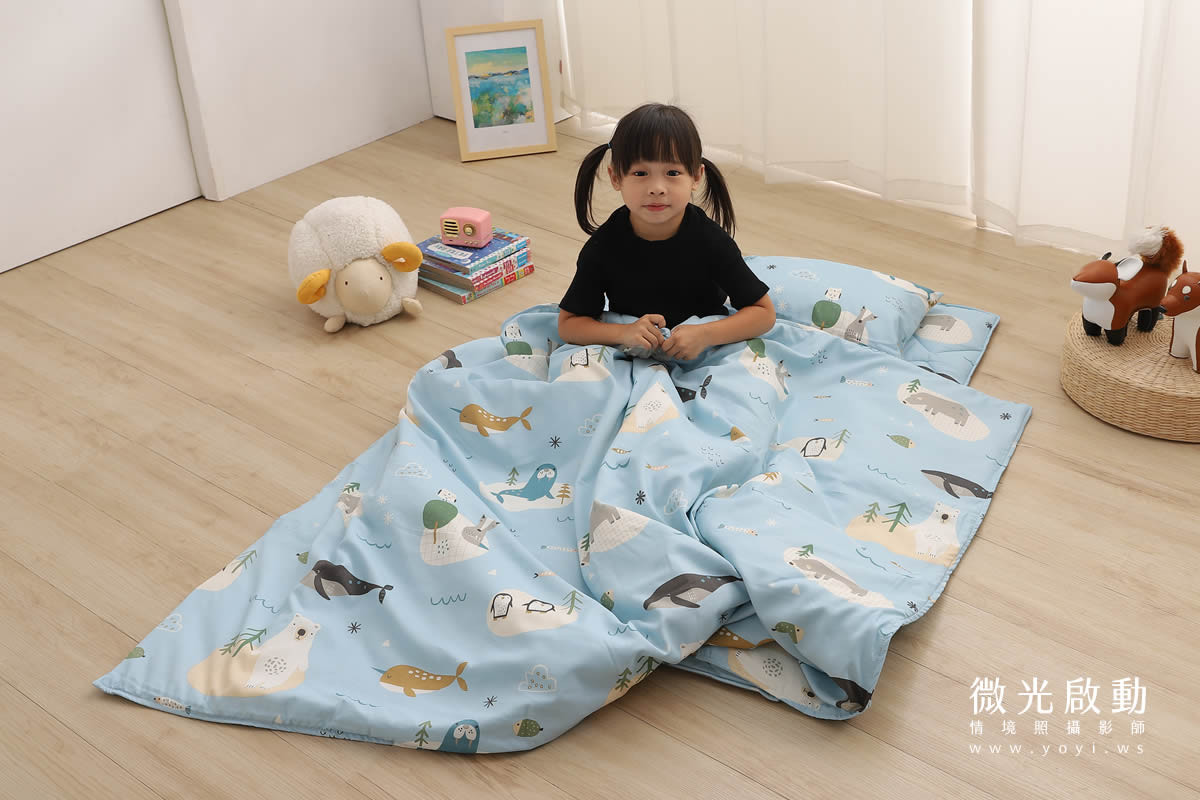 兒童寢具攝影｜粉柔小花圖騰涼被兒童熟睡情境攝影 37