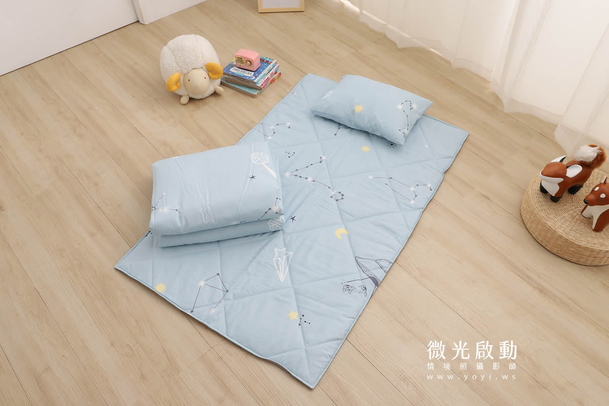 兒童寢具攝影｜粉柔小花圖騰涼被兒童熟睡情境攝影 41