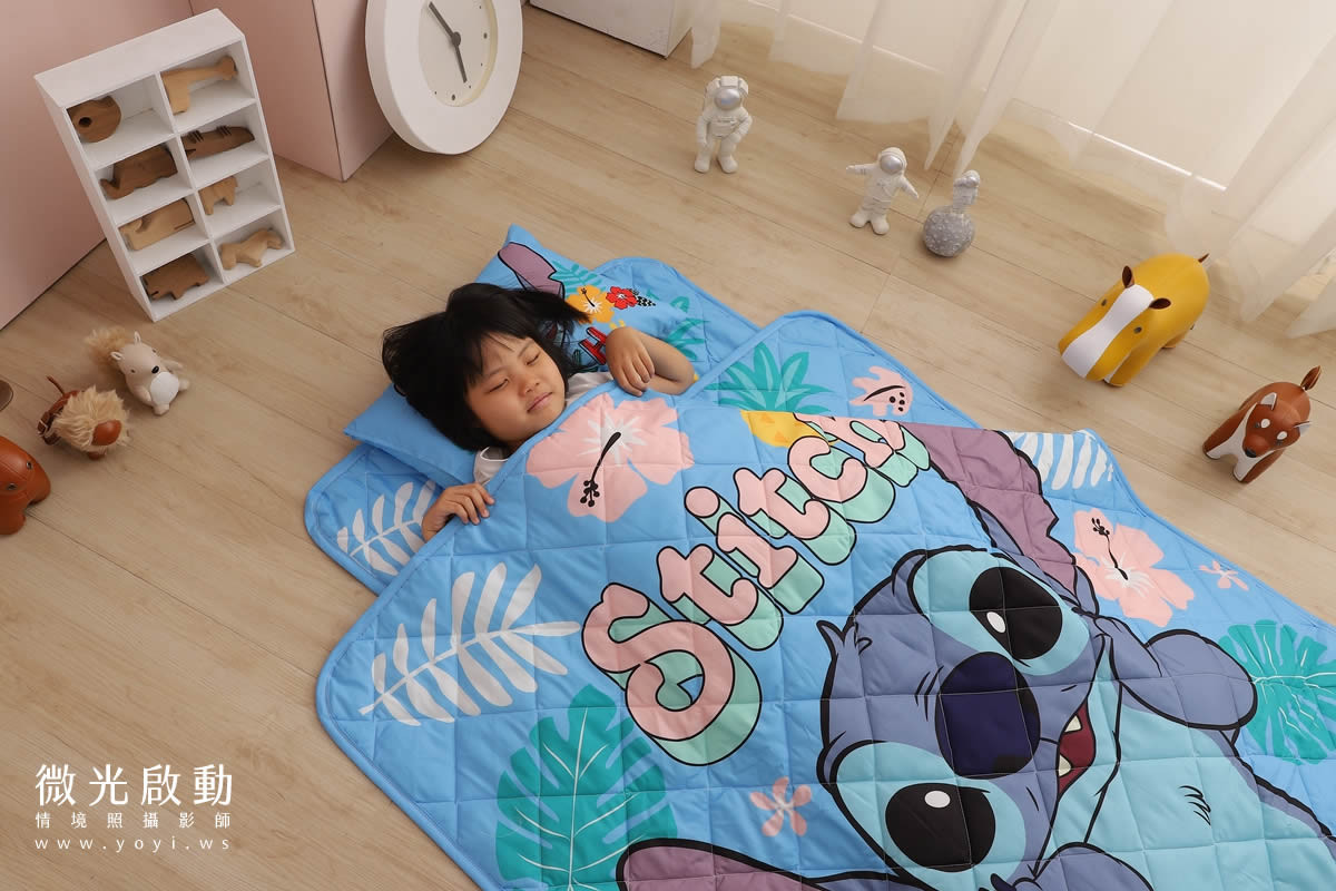 兒童寢具攝影｜童趣卡通圖騰睡袋兒童熟睡情境攝影｜冠益 13