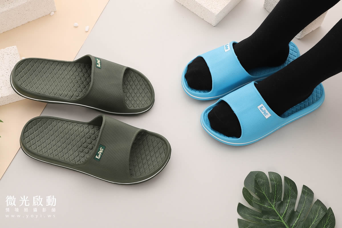 室內拖鞋攝影｜簡約灰色質感拖鞋與鞋墊模特兒實穿攝影｜太松鞋業 9