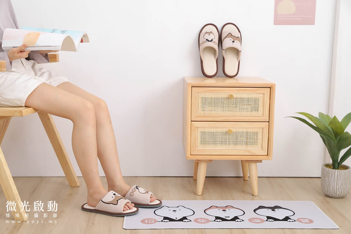 室內拖鞋攝影｜簡約灰色質感拖鞋與鞋墊模特兒實穿攝影｜太松鞋業 19