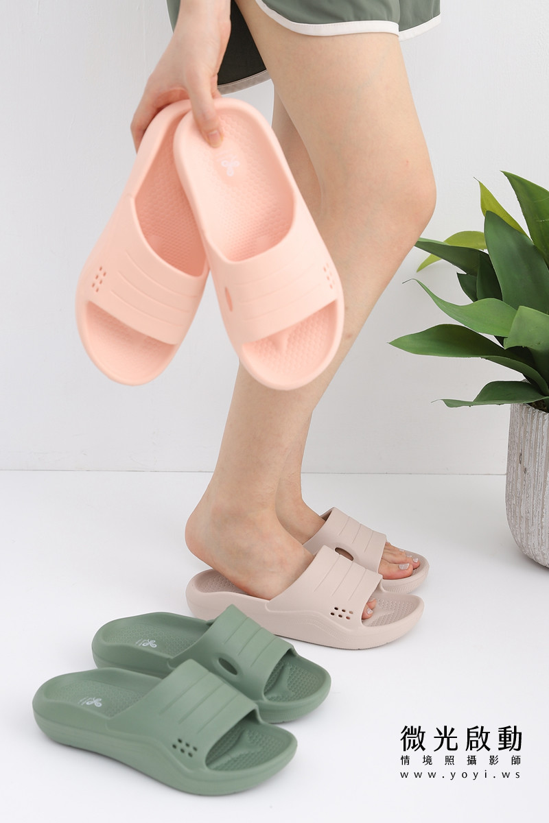 室內拖鞋攝影｜簡約灰色質感拖鞋與鞋墊模特兒實穿攝影｜太松鞋業 35