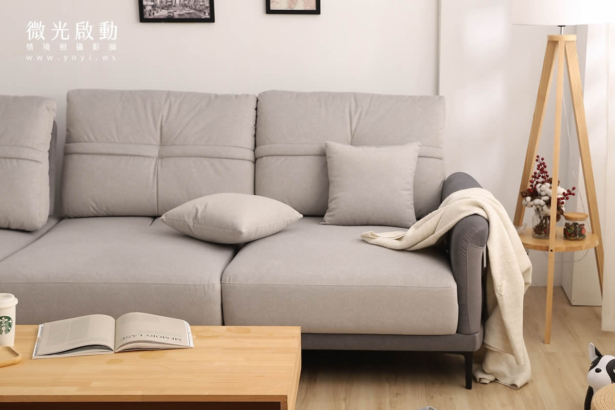 沙發商品攝影｜灰色質感布沙發溫馨客廳情境攝影 151