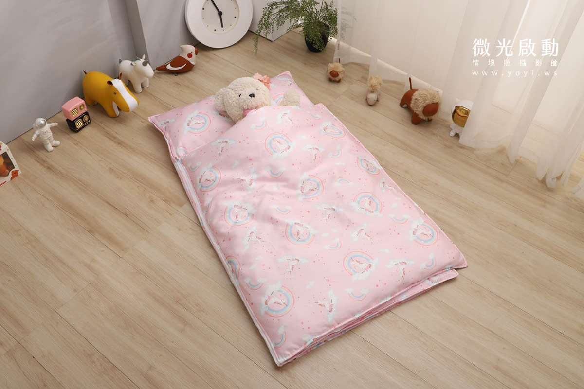 兒童寢具攝影｜粉柔溫馨兒童雙人床包情境攝影｜愛利斯 101