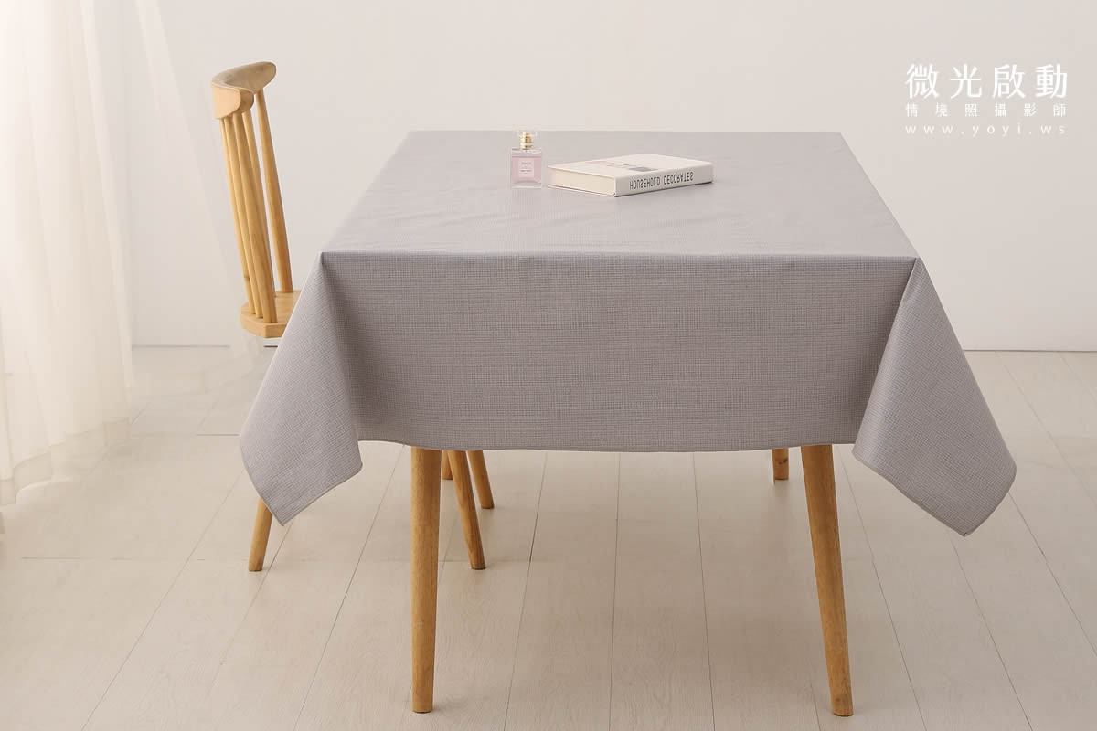 桌巾商品攝影｜清新藍色圖騰桌巾明亮餐廳情境 15