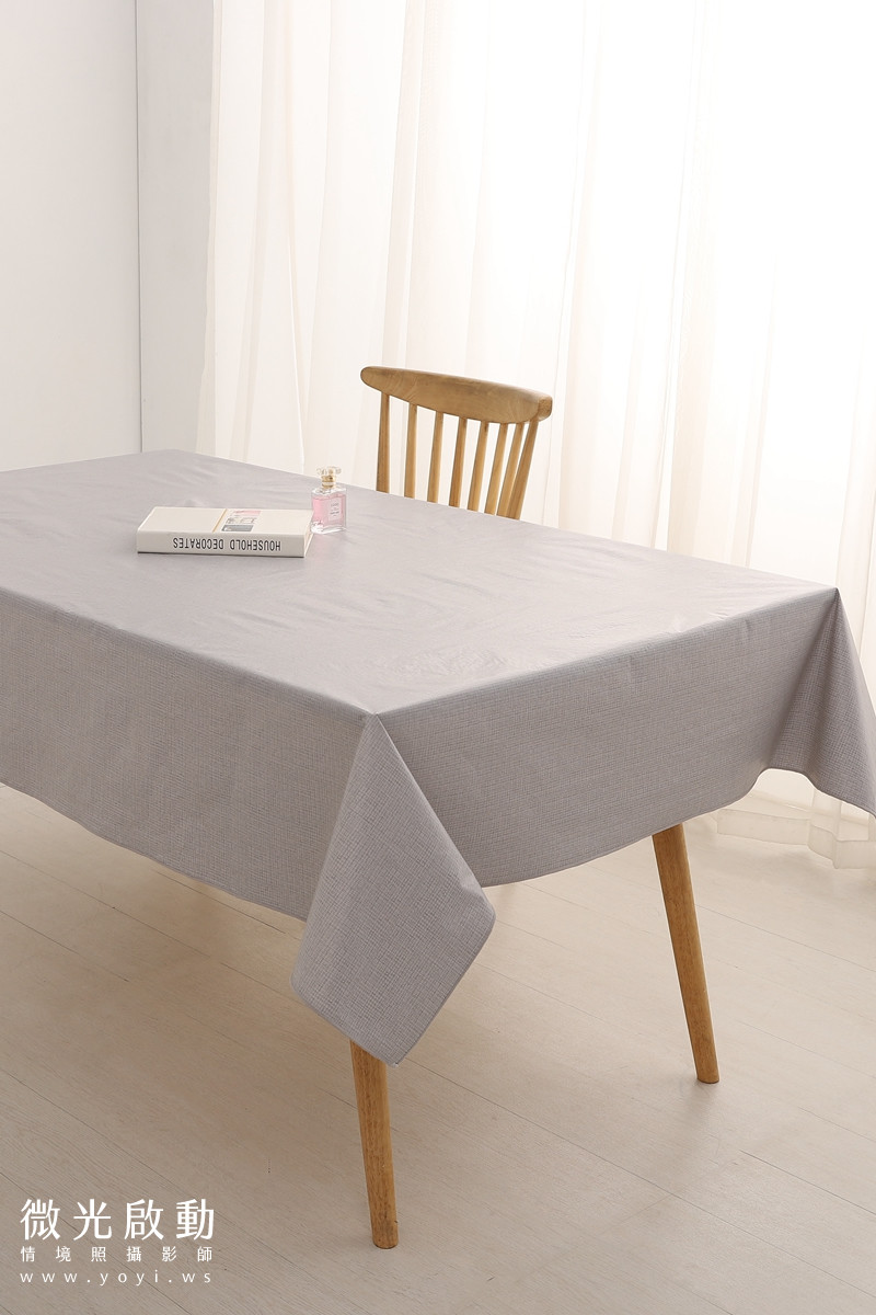 桌巾商品攝影｜清新藍色圖騰桌巾明亮餐廳情境 27