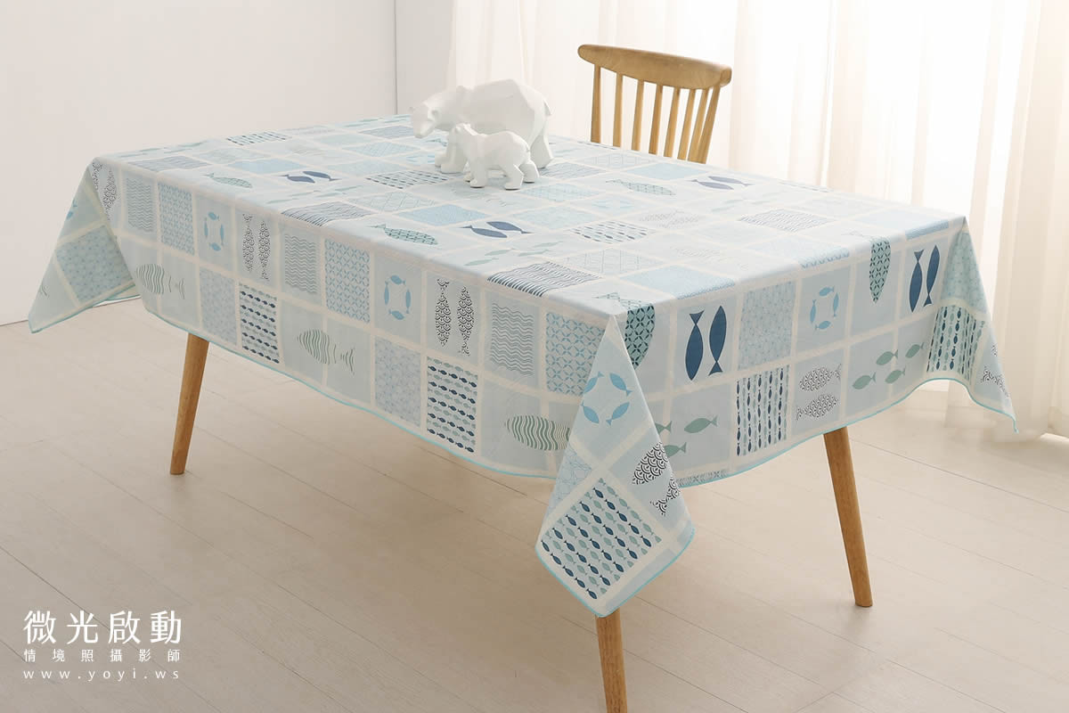 桌巾商品攝影｜清新藍色圖騰桌巾明亮餐廳情境 37