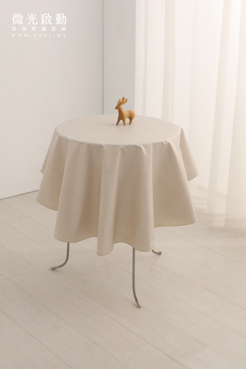 桌巾商品攝影｜清新藍色圖騰桌巾明亮餐廳情境 41