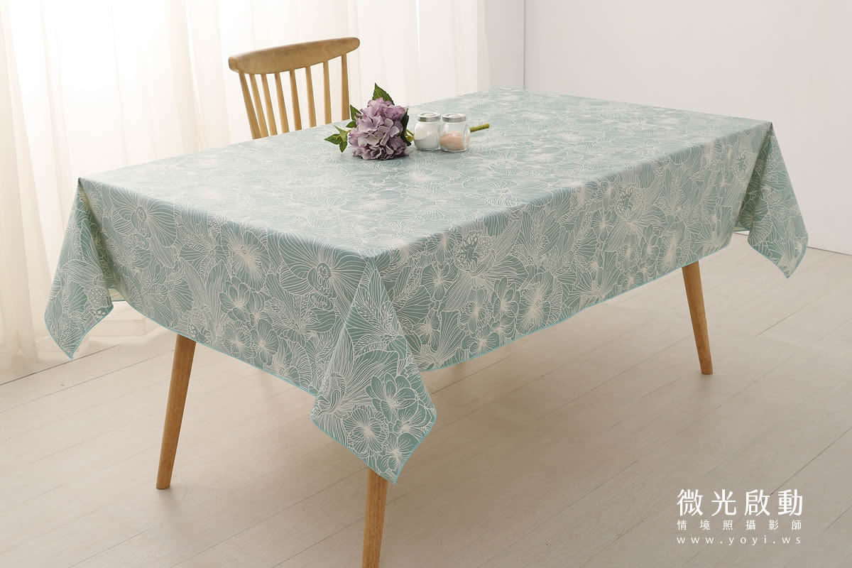 桌巾商品攝影｜清新藍色圖騰桌巾明亮餐廳情境 53