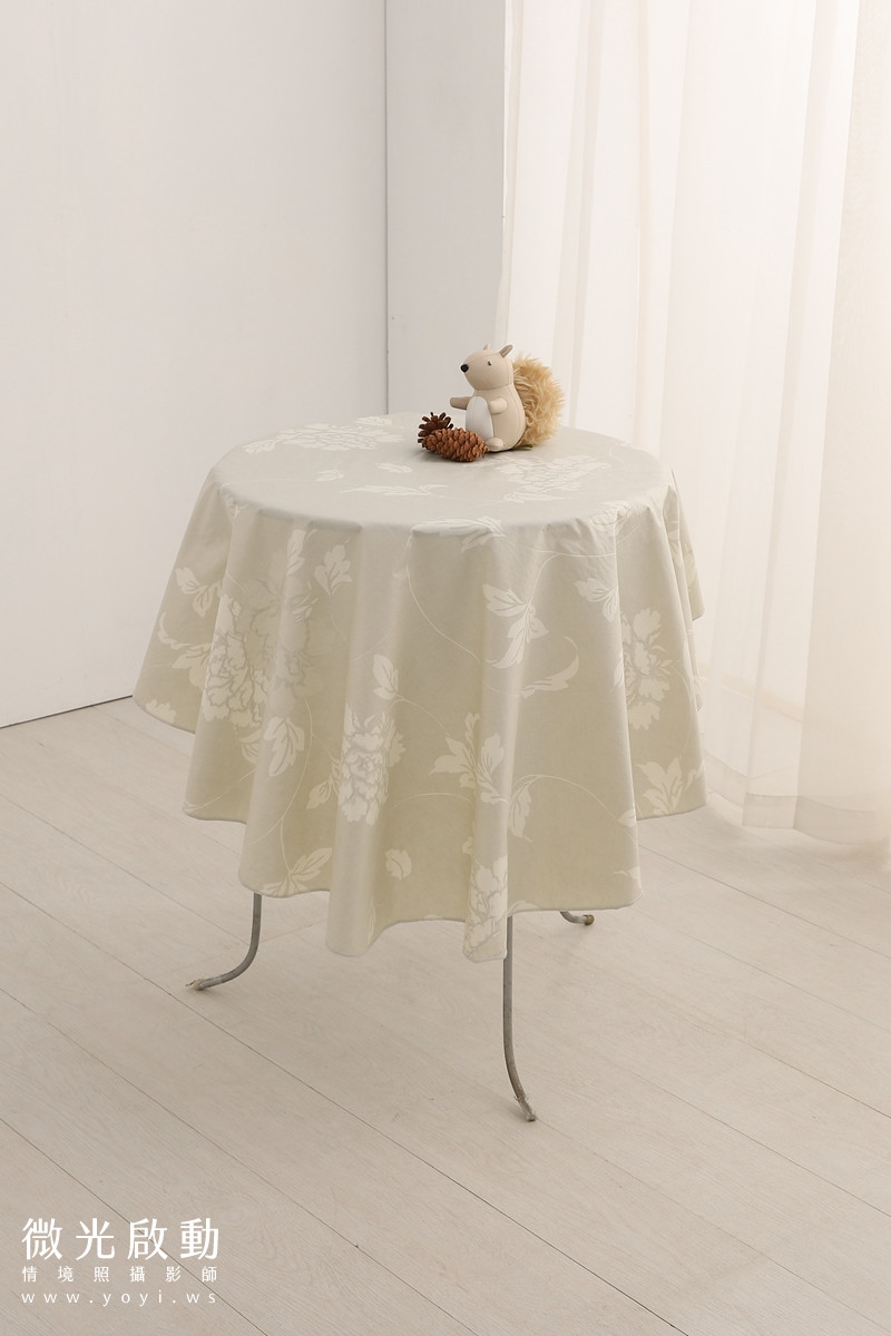 桌巾商品攝影｜清新藍色圖騰桌巾明亮餐廳情境 77