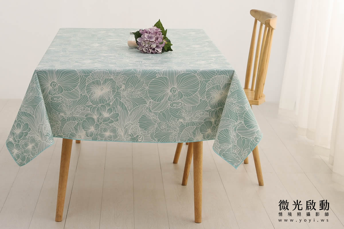 桌巾商品攝影｜清新藍色圖騰桌巾明亮餐廳情境 79