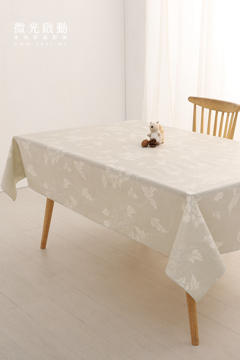 桌巾商品攝影｜清新藍色圖騰桌巾明亮餐廳情境 81