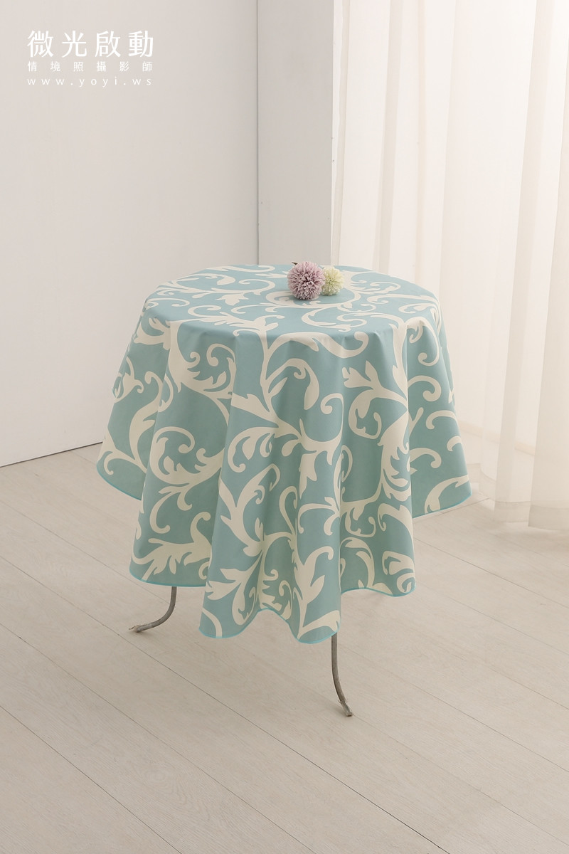 桌巾商品攝影｜清新藍色圖騰桌巾明亮餐廳情境 85