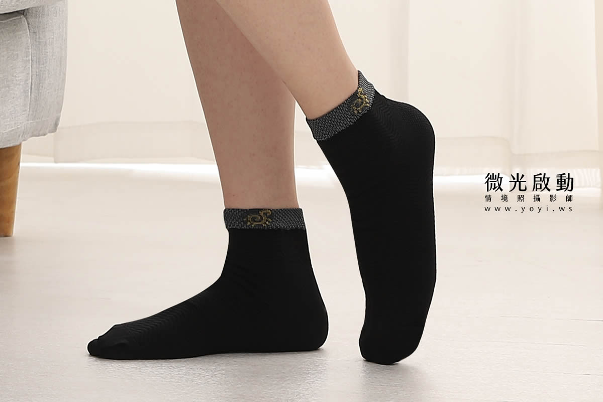 襪子商品攝影｜黑色過膝長襪模特兒實穿美腿情境攝影 7
