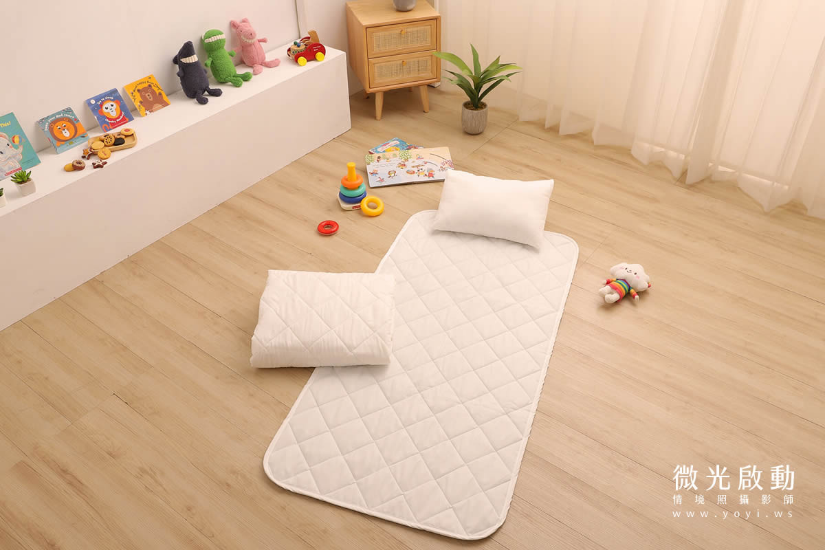 卡通聯名寢具攝影｜史努比圖騰藍色床包模特兒居家情境攝影｜銘詳 1